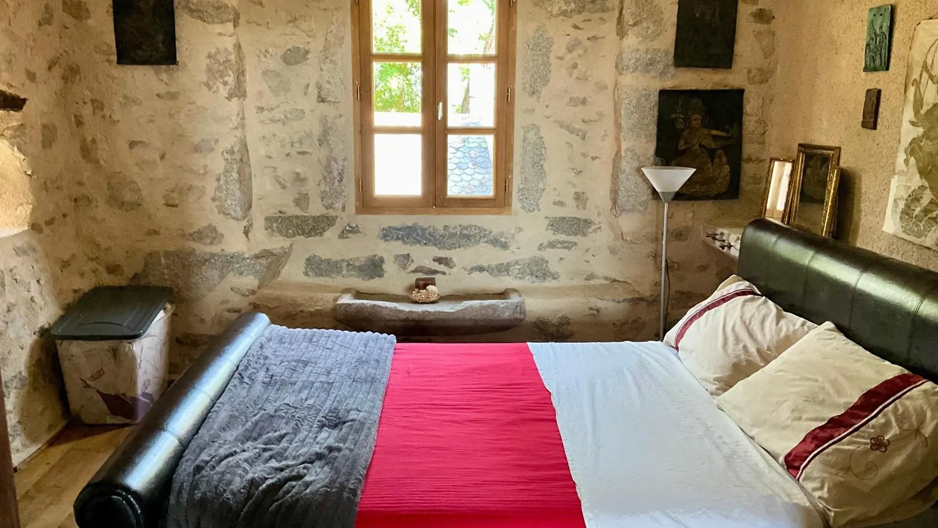 Beautifully Restored Farmhouse Villa Lunac
