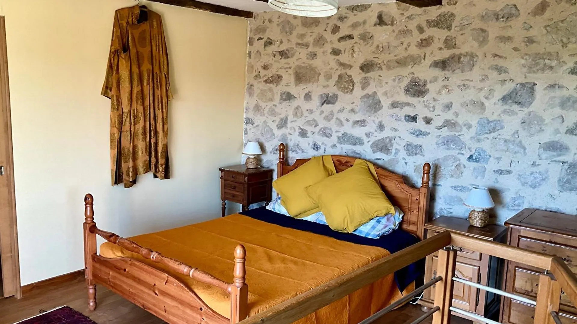 Beautifully Restored Farmhouse Villa Lunac France