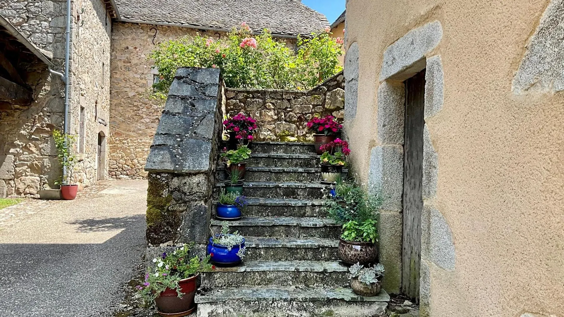 Beautifully Restored Farmhouse Villa Lunac