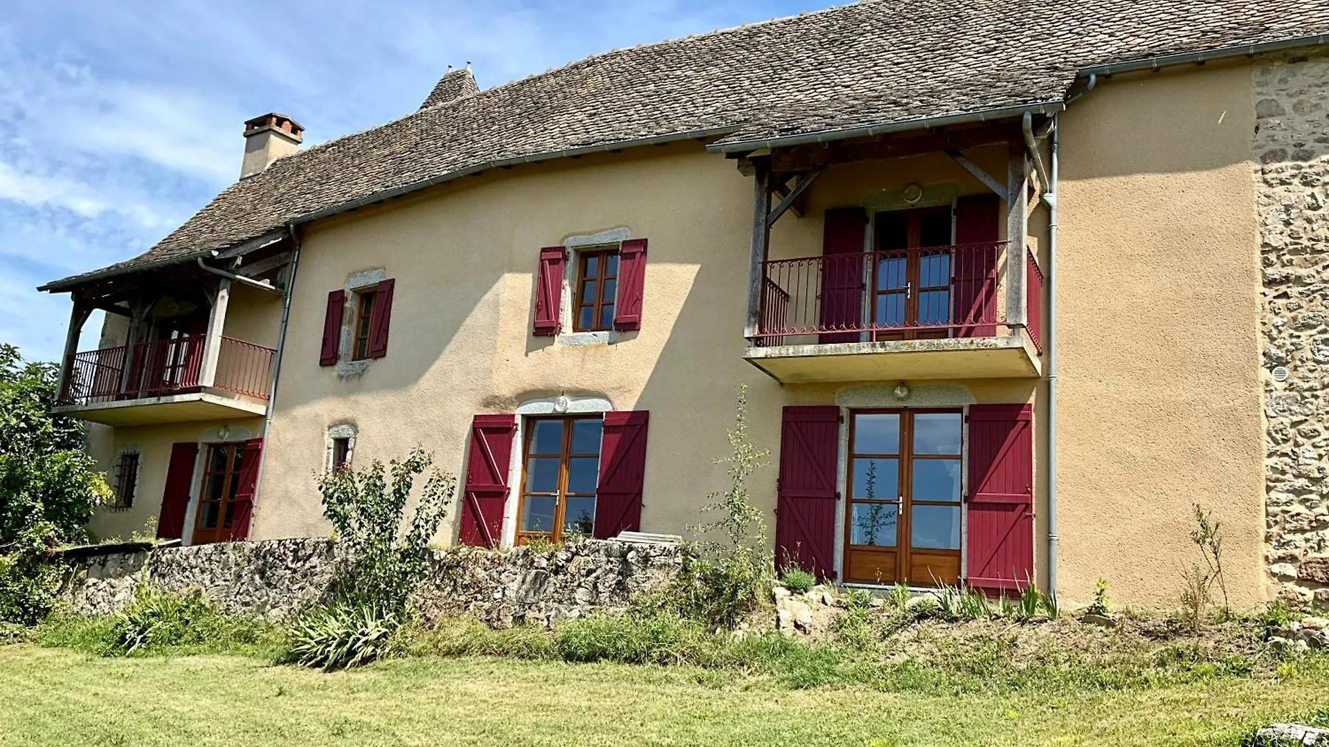 Beautifully Restored Farmhouse Villa Lunac