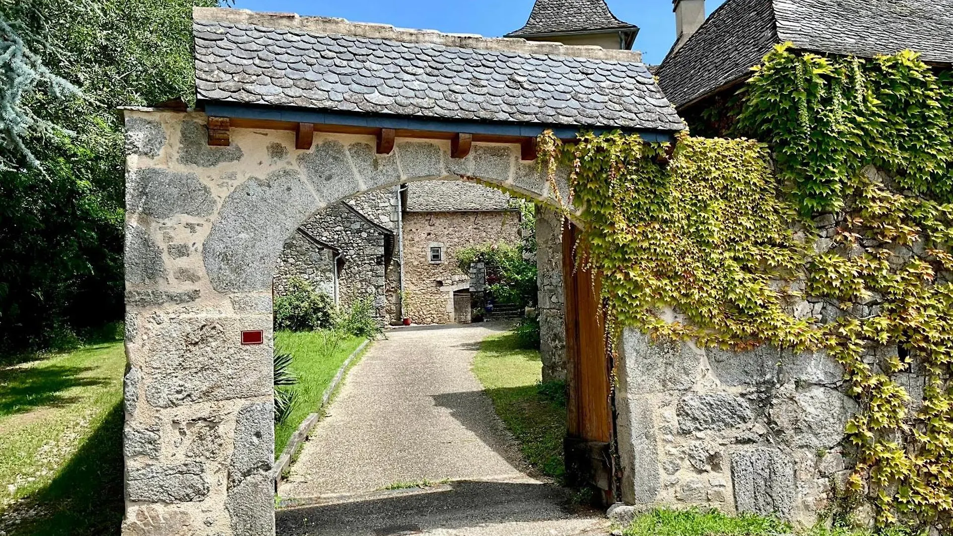 Beautifully Restored Farmhouse Villa Lunac