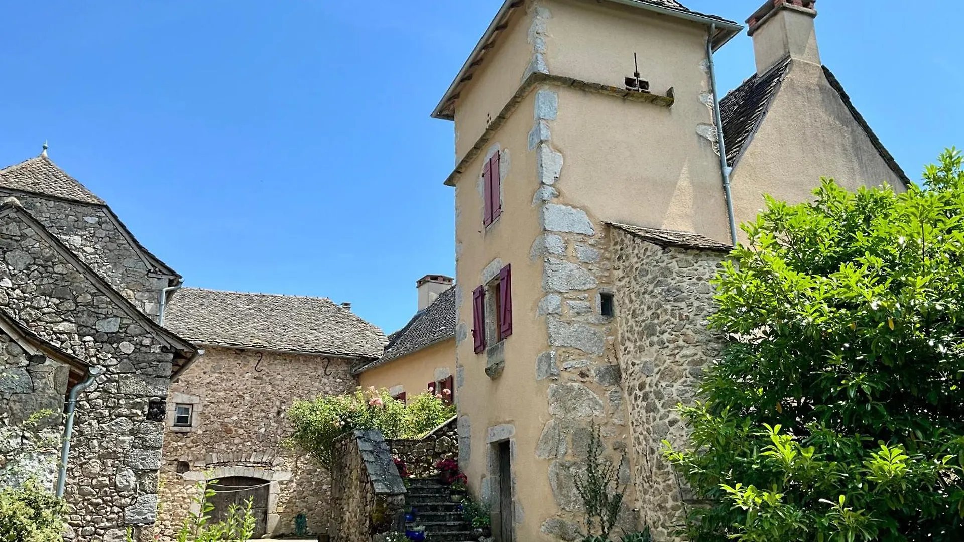 Beautifully Restored Farmhouse Villa Lunac